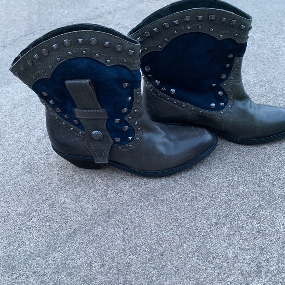 vince camuto •••navy & gray metal studded booties - Picture 9 of 11